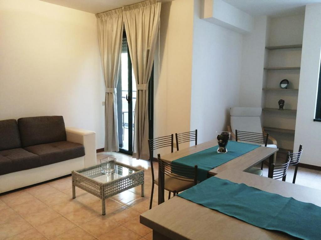Station Apartment *